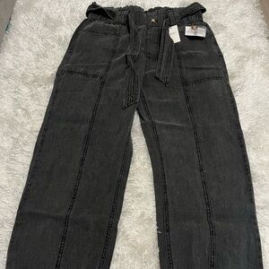 Forever 21 paper waist joggers size Large NWT